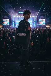 Black tote – concert crowd